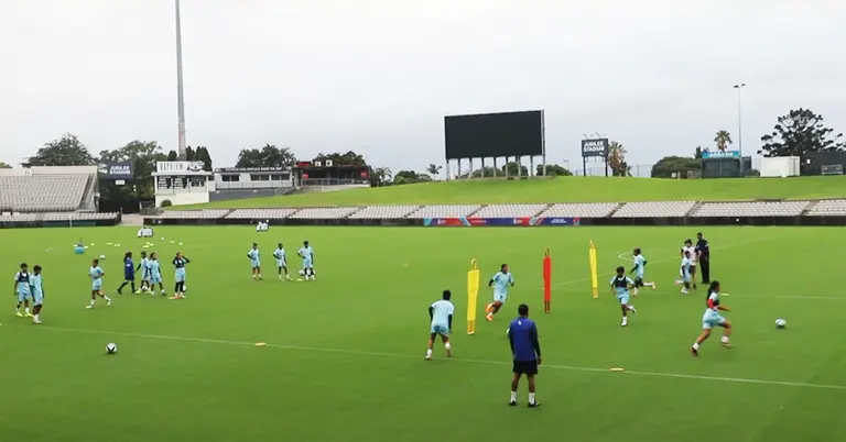 সিডনিতে অনুশীলনে নারী ফুটবল দল